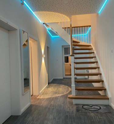 Neumuenster Casa | CityGlückNms - Direkt am Bahnhof und Einkaufszentrum