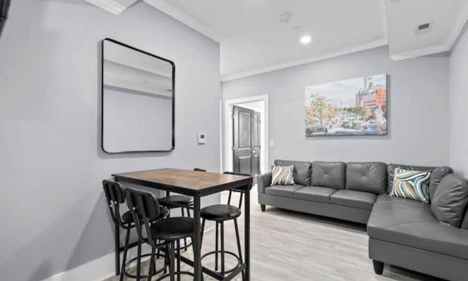 Kingman Park Apartamento | CityLights Condo+3Bed+PrivateParking+ No steps