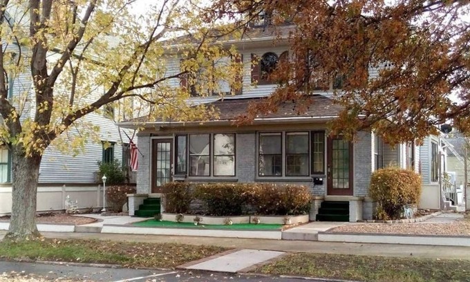 New Albany Casa | CityPlex Studio #3, 1st fl. unit, pvt Kitchen, pvt. bath