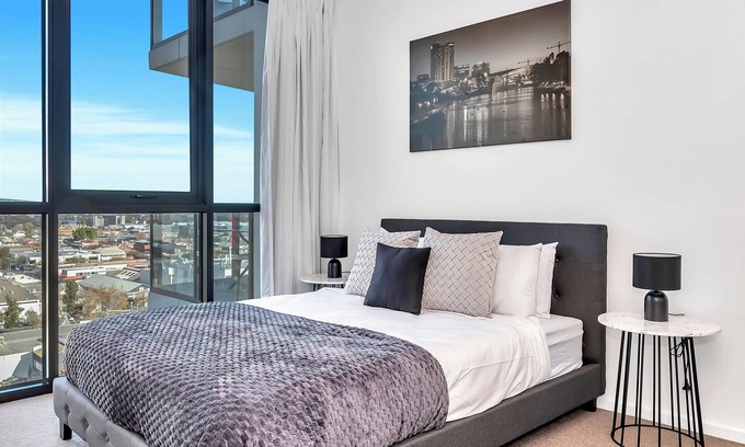 Adelaide Central Business District Apartamento | Cityscape Haven - CBD retreat w/ Hotel Amenities