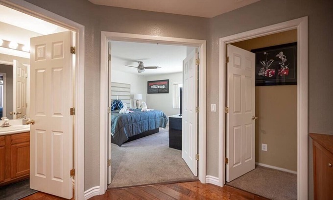 Enterprise Villa | This villa is a 4 bedroom(s), 2.5 bathrooms, located in Las Vegas, NV.