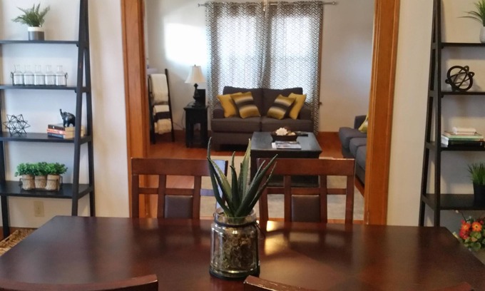 Morton Meadows Casa | UNMC MED CENTER Estadía prolongada UNO Omaha Ne Vacacionistas Corporativo Zoológico familiar