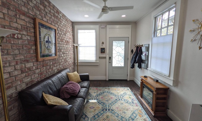 Touro Apartamento | Classic Cozy 1-bedroom Uptown Shotgun w/ Patio in New Orleans