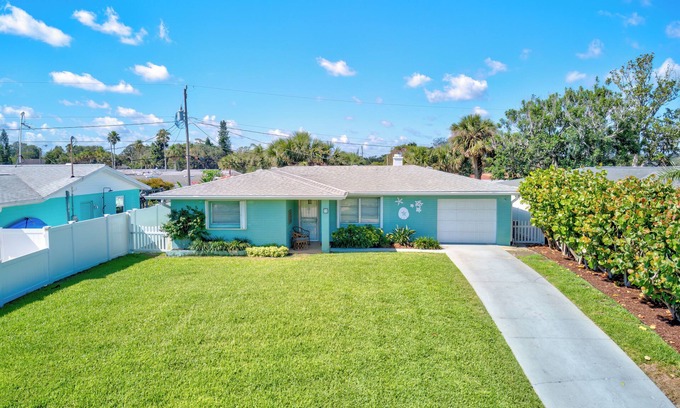 Ormond-by-the-Sea Casa | Classic Florida home 5 min walk to the beach..comfortable, peaceful and relaxing