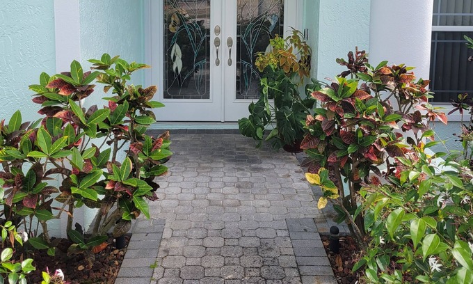 New Port Richey Casa | Classic Florida Home near Tampa/St Petersburg and beaches. Pet friendly!