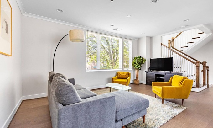 Nauck Casa | Classic Green Valley 3BR w/ W/D, nr Restaurants & Bars, by Blueground