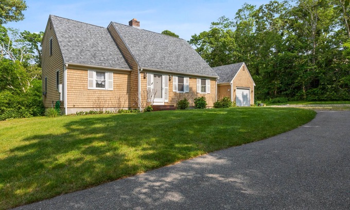East Dennis Casa | Classic Home Located A Five Minute Drive From Sesuit Harbor