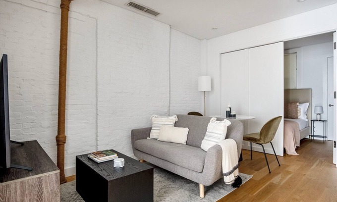 Bowery Apartamento | Classic LES 1BR w/ W/D, walk to SoHo & Nolita, by Blueground