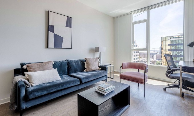 Downtown San Jose Apartamento | Classic San Jose 1BR w/ Gym, Pool & W/D, nr San Pedro Sq, by Blueground