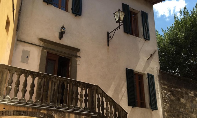 Mologno Casa | Casa toscana clásica con jardín privado en la antigua ciudad amurallada