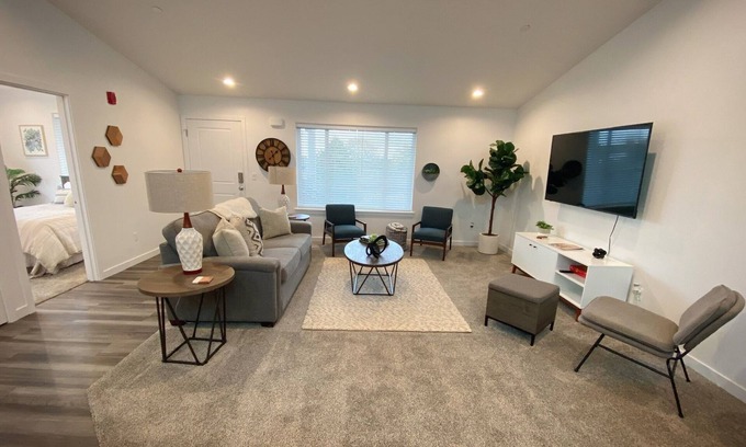 Benton County Apartamento | Classy, Cozy Condo, Ideal 4 Long Stays!