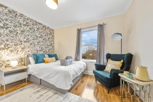 Hoe Street Casa | Classy Shared Home With Private Bedroom Near Tube - Bedroom3