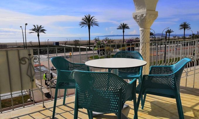 Empuriabrava Apartamento | Limpio y Apartamento bien mantenido en la playa de Empúriabrava, ambiente familiar.