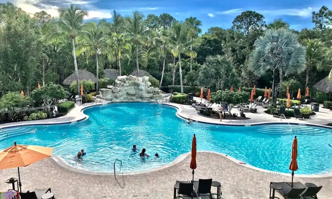 Ole Condominio | Clean, Coastal-Inspired 3 BR 2.5 BA Condo in Popular Ole' Resort! - Lely Resort