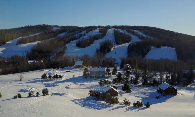 Wakefield Condominio | Precio más bajo, habitaciones más limpias, a pie de Big Snow Resort's Indianhead Mtn
