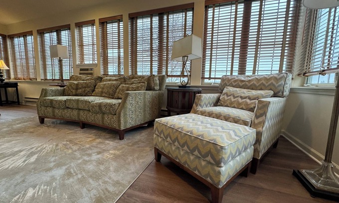 New Holland Casa | CLEAN & COMFORTABLE EXTENDED STAY- Perfect for Business & Leisure Travelers