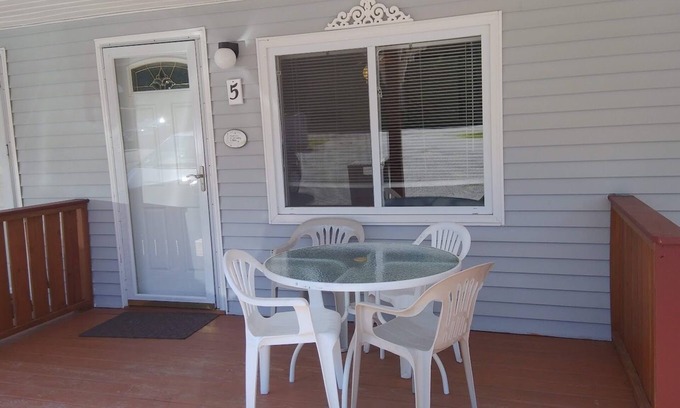 Ellsworth Casa | Clean&Cozy 1BR Apt5 w/Full Kitchen & Bathroom