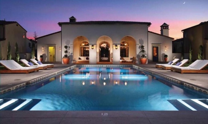 Newhall Casa | CLEAN FURNISHED PRIVATE ROOM - NEAR PUBLIC TRANSIT