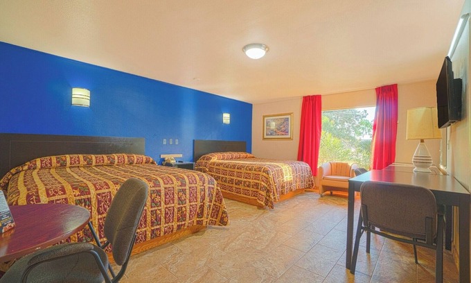 Weslaco Hotel | Clean King Room – Convenient Stay Near Mayor Pablo Peña Park & Attractions