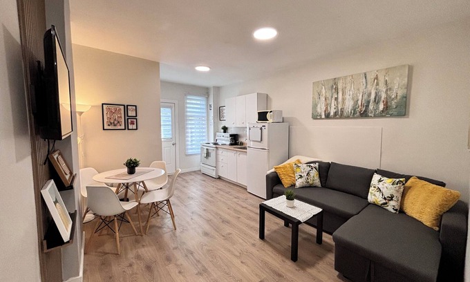 De Lorimier Condominio | Clean, modern, newly renovated 2 BD condo in the heart of Plateau Mont-Royal