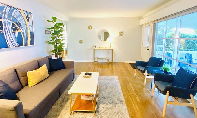 Los Altos Casa | Clean modern 💎 w Backyard ⭐️AC+Parking+W&D⭐️Central location