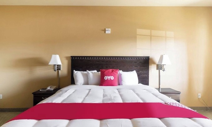 Valley View Hotel | Clean Room with King Bed + Spacious Bathroom in Valley View – Relax & Unwind