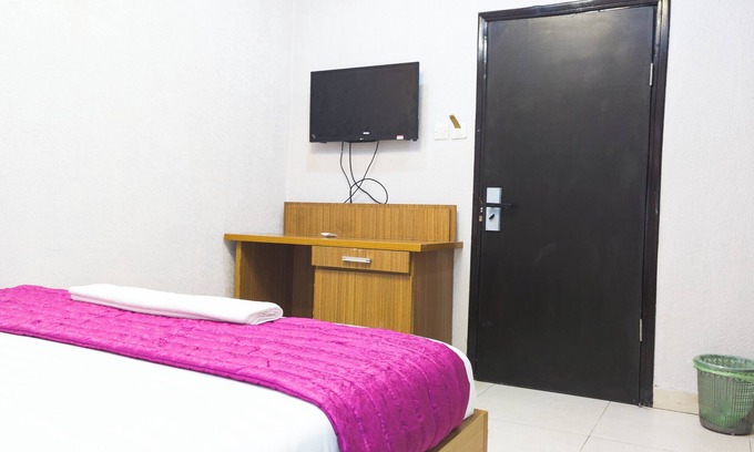 Somolu Apartamento | Clean Single Room in Lagos Suitable for Getaway and Remote Work