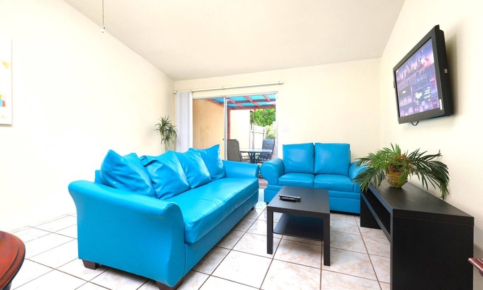 Brownsville Condominio | Clide's Mansion, Cozy 2BD/2BA w/ Private Yard!
