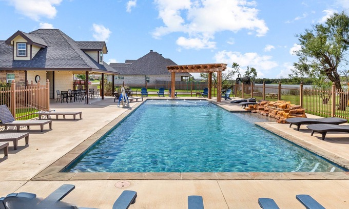 Abilene Casa | Close to ACU ~ Sleeps 8 ~ Summer Deals ~ Sparkling Clean ~ Pets OK ~ 5 Stars