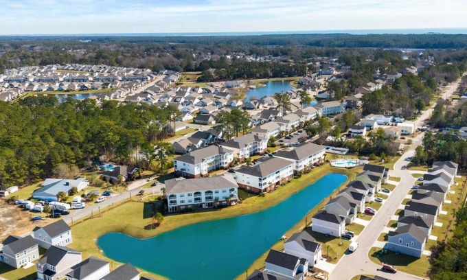 Little River Condominio | Close to beaches| Pond and pool view| 2 bd/2ba modern condo|