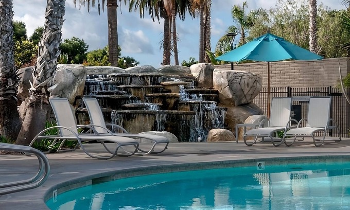 San Diego Hotel | Close to Crown Point Beach! With Pet-friendly, Outdoor Pool, Tennis Court!