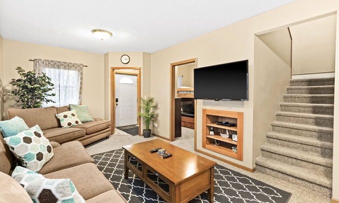 Superior Casa | ⚓️Close to Duluth! Close to Lake Superior! Whole house! Centrally located! ⚓️