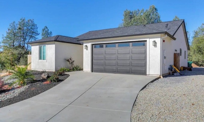 Shasta Lake Casa | Close to I5-Pet-friendly 3-bedroom house near Bethel