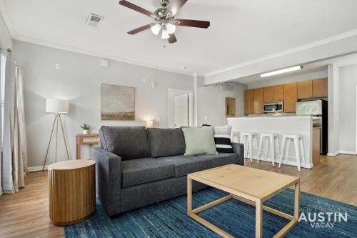 West Campus Apartamento | Close to it All in West Campus 2BR w Free Parking