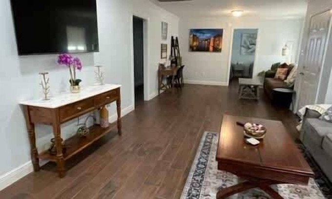 Highlands - Perkins Casa | Close to LSU & Health District 3BR 2BA whole House