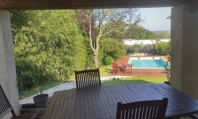 Parignargues Villa | Cerca de Nimes, la calma de un pueblo en una hermosa villa con piscina.