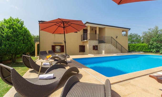 Cervar Apartamento | Close to the beach, with pool, air conditioned, quiet location