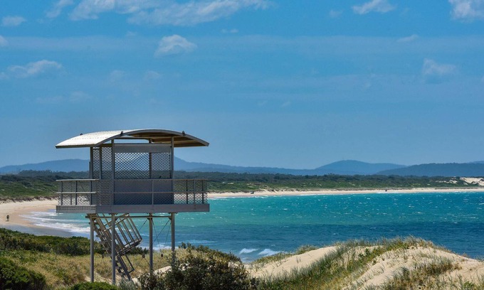Hawks Nest Casa | Close To The Main Surf Beach