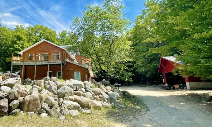 Central Lake Casa | Close to Torch Lake. Event and Sports Barn. Great golf nearby. Sleeps 13+. Bunks