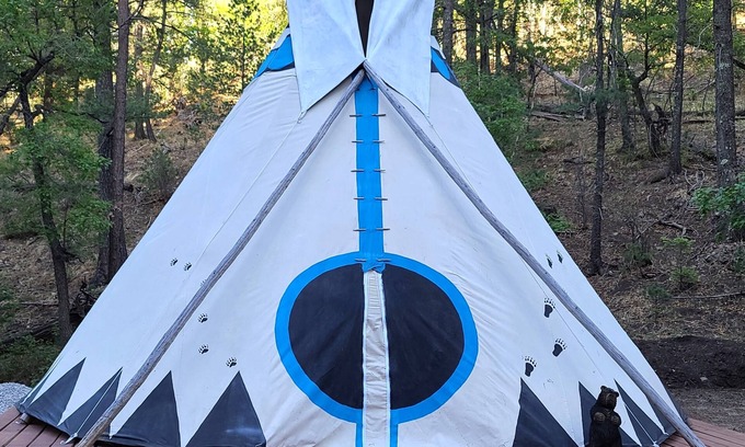 Mayhill Alquiler De RV | Dancing Bear "Glamping" Tipi - ¡La experiencia más singular y especial de tu vida!