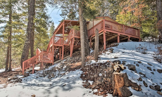 Cloudcroft Cabina | ¡Cabaña rústica de Cloudcroft con esquí y pesca cerca de la cubierta!