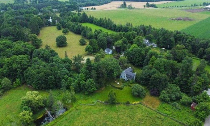 Hatley Casa | Cloverhouse Estate - Private farmhouse near Magog w/ tennis court!