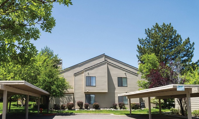 Reno/Tahoe Airport Hotel | Club Lakeridge