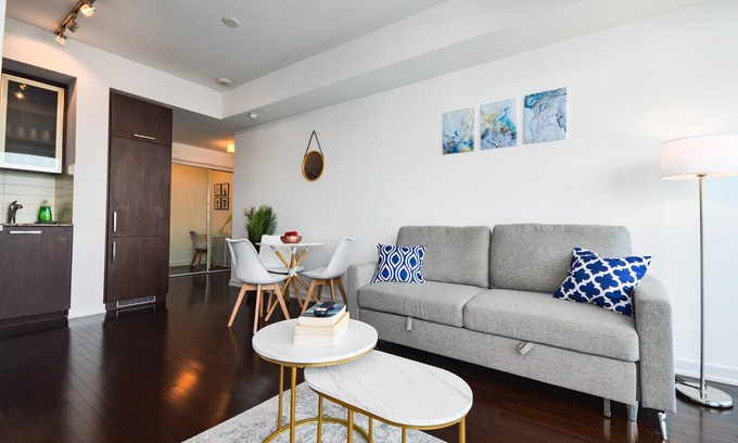 Central Waterfront Condominio | CN Tower Views | ❤️ of DT I 1 Bedroom+Den