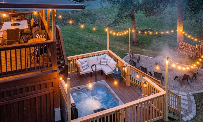 Summerlee Casa | Coal Miners Casa - Family Friendly - Hot Tub - 5 Miles To NRG National Park