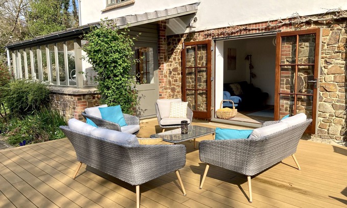 Weare Giffard Cabaña | Coast & country luxury cottage in pretty village, w/local pub. Beach 15 mins.