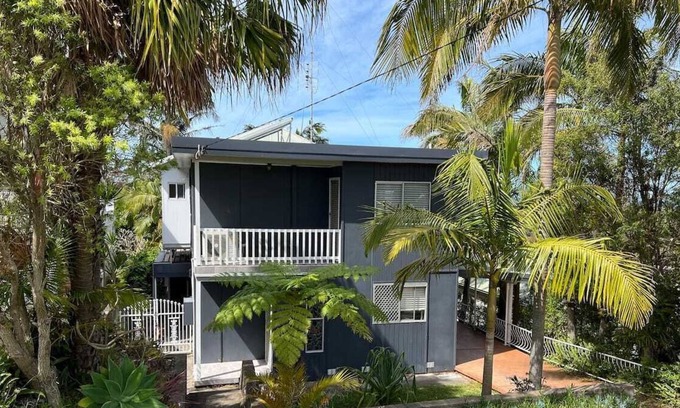 Floraville Casa | Coastal 4-bedroom home with ocean views