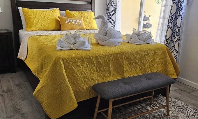 Soufriere Apartamento | Coastal apartment- welcoming apartment overlooking Soufriere town.