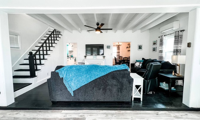 Niantic Casa | Coastal Black Point Beach House