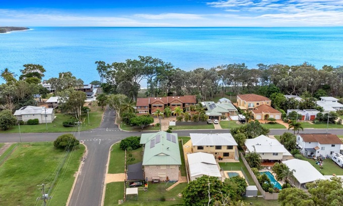 Traviston Casa | Coastal Bliss - 6 Beds Holiday House